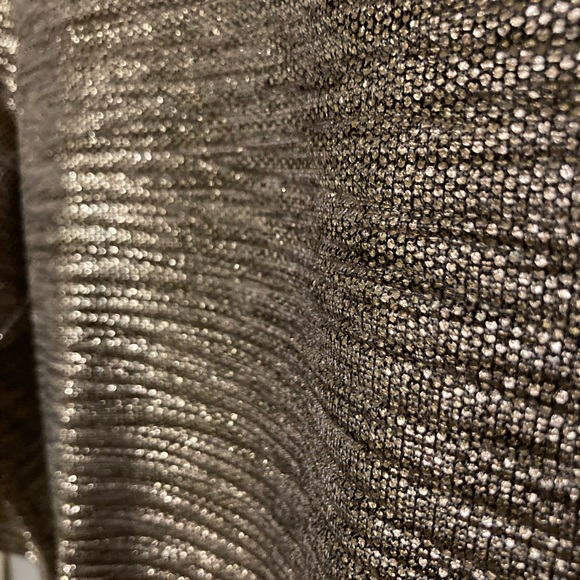 Alice + Olivia Delora Metallic - Picture 7 of 10